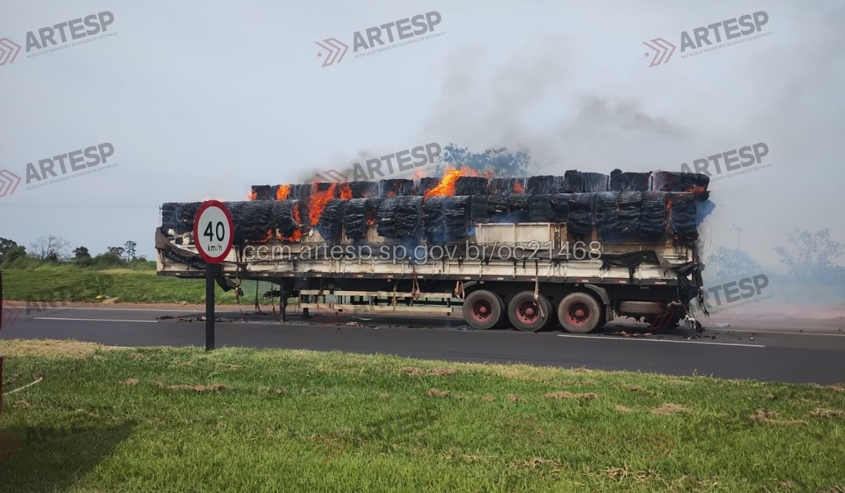 Incêndio em carreta interdita acesso de rodovia em Tupi Paulista