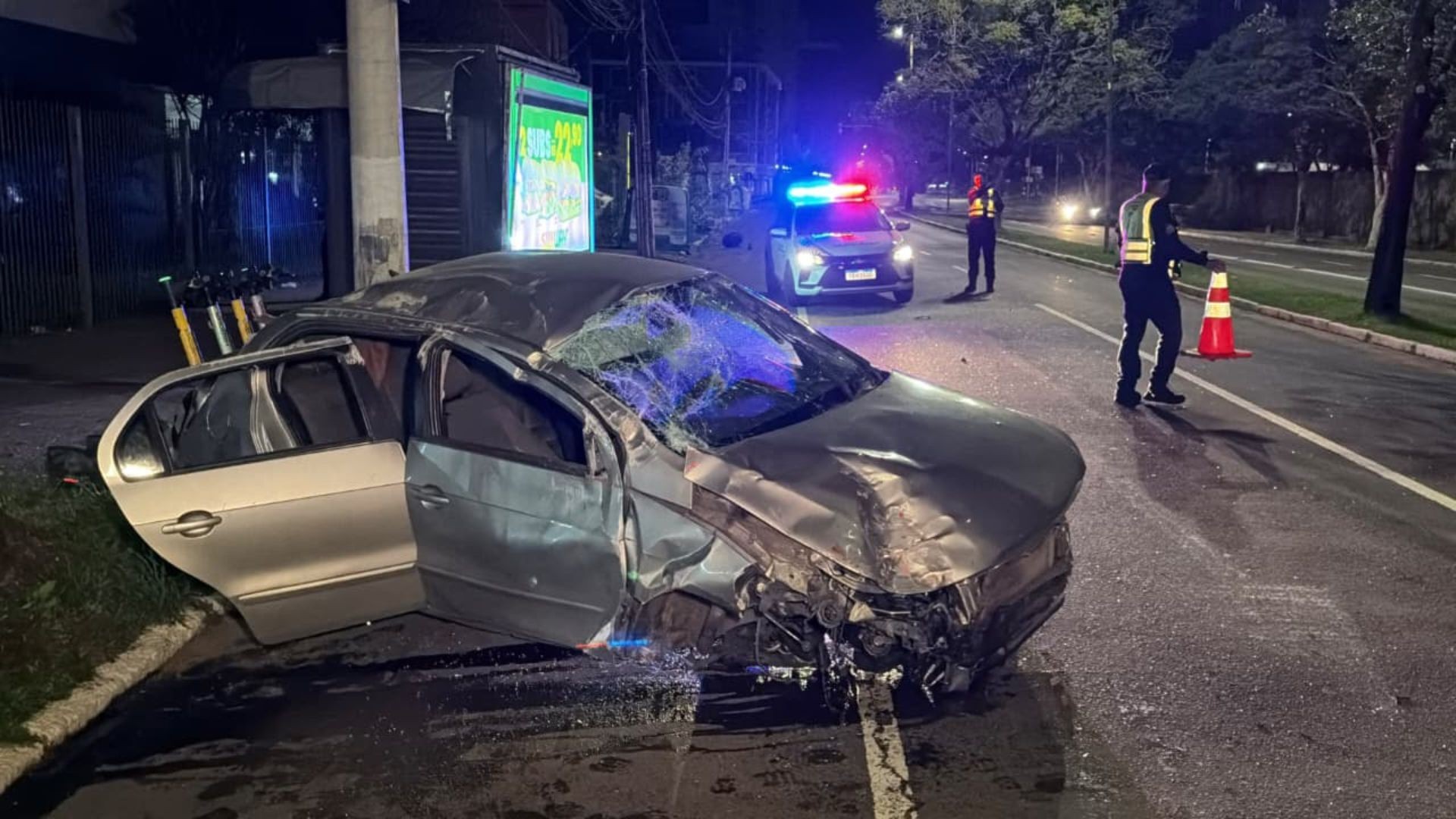 Motorista fica ferido após acidente em Porto Alegre na Avenida Praia de Belas