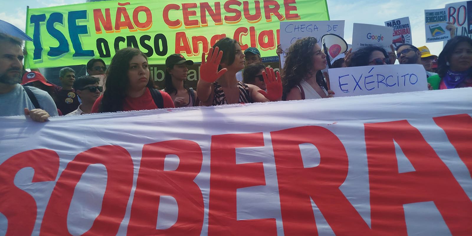 Protesto em Brasília contesta decisão de André Mendonça no TSE