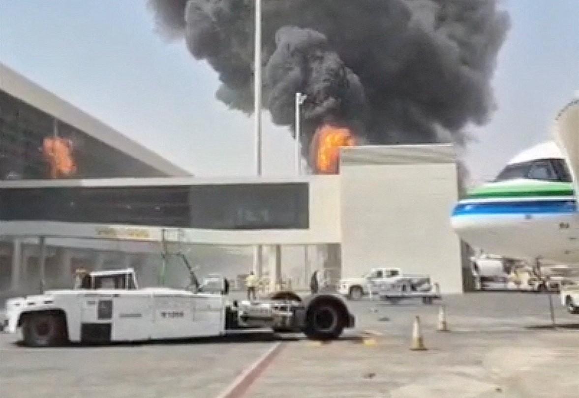 Ataques dos houthis esvaziam o aeroporto de Riad e causam cancelamentos