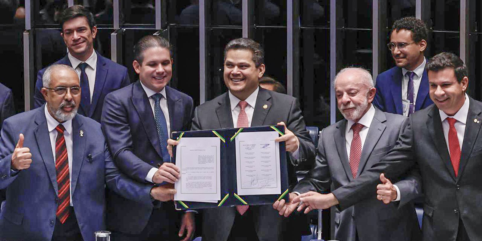 Congresso promulga nova escala 5x2 e fim da jornada 6x1 no Brasil