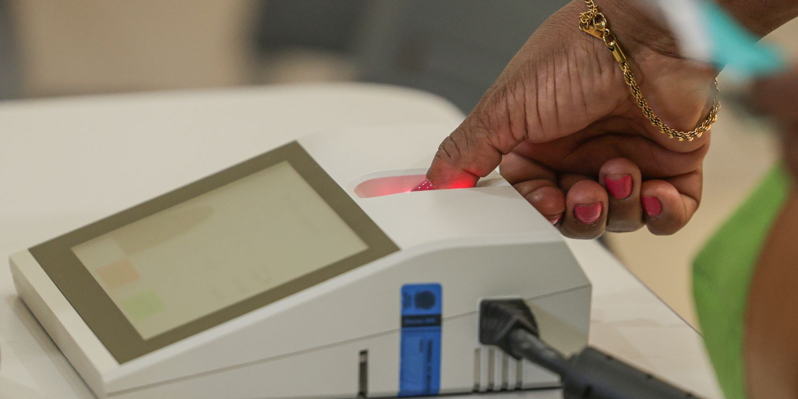 Confira a lista completa de governadores eleitos e senadores mais votados
