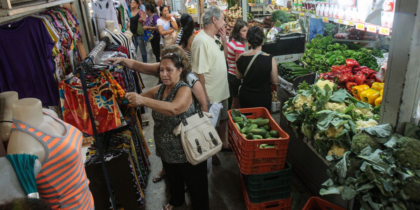 Cortes em benefícios sociais ameaçam a economia de cidades do interior