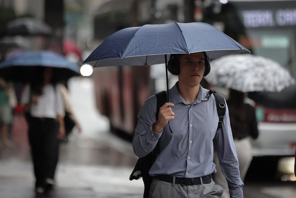 Defesa civil emite novo alerta para chuvas fortes em são paulo