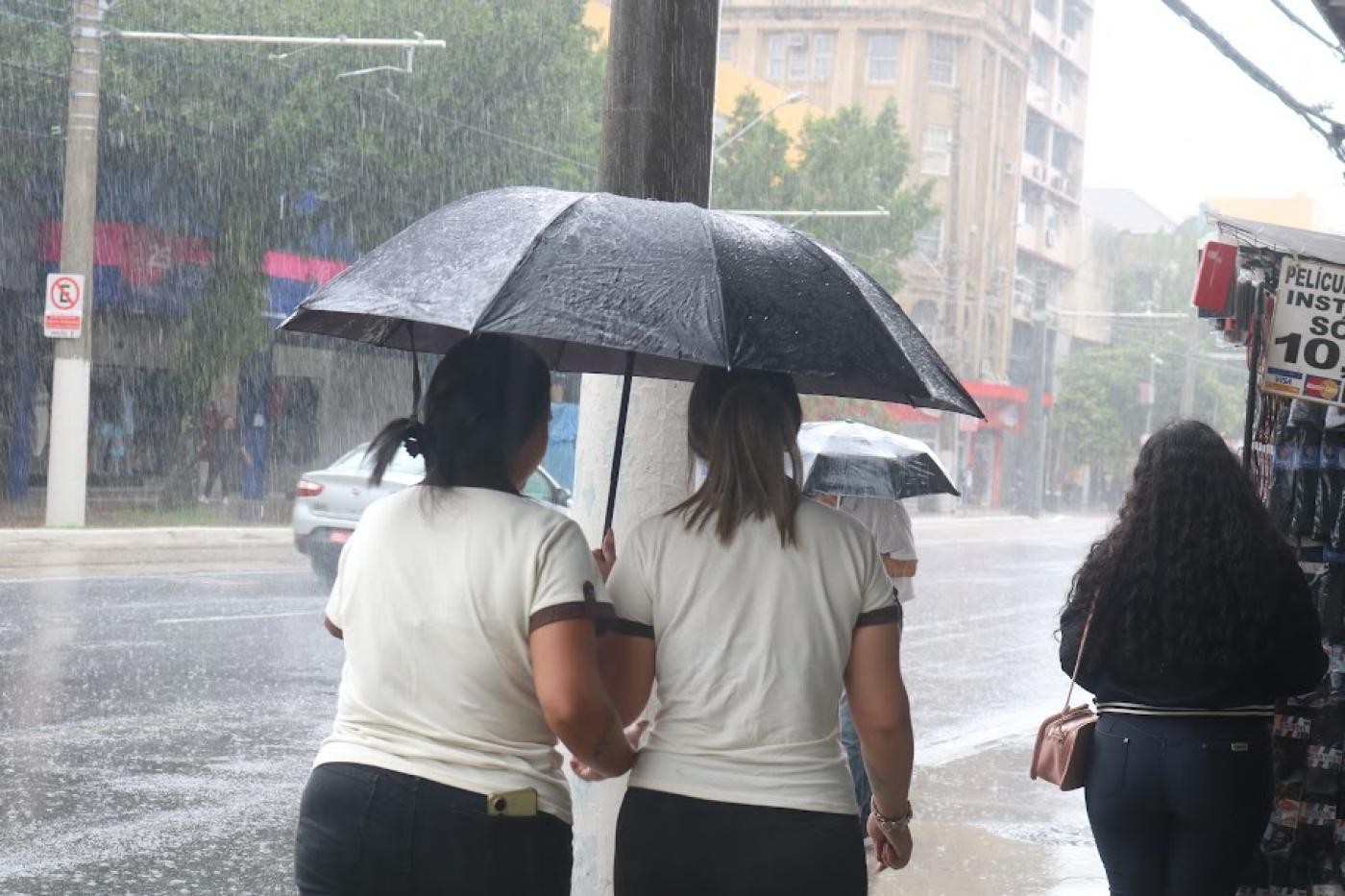 Defesa Civil emite estado de atenção para temporais na Baixada Santista