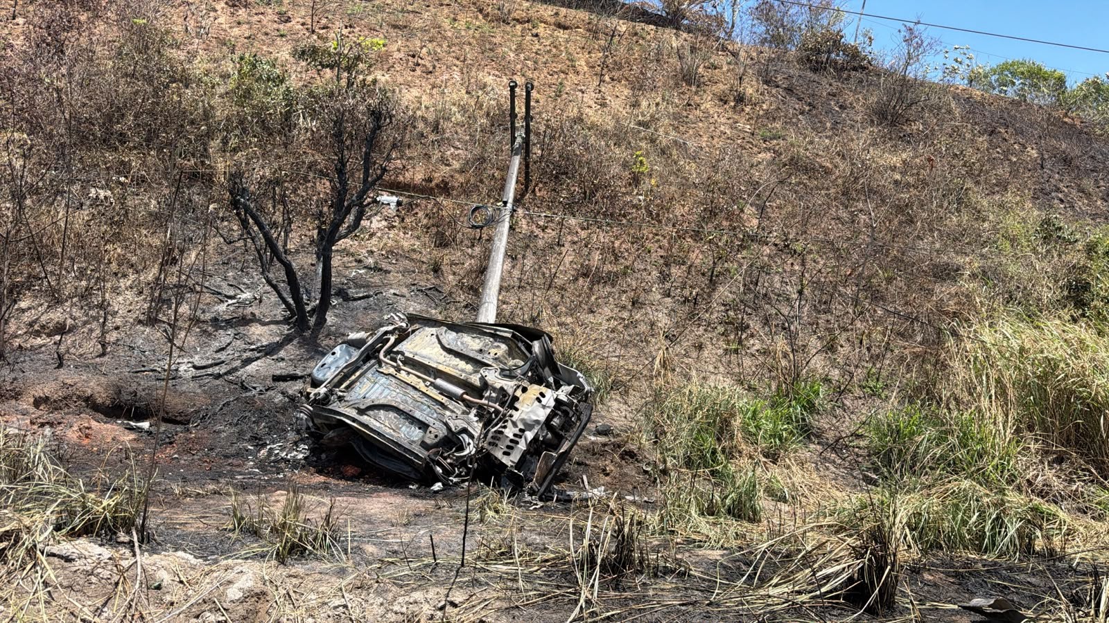 Acidente grave na BR-324 deixa duas vítimas carbonizadas na Bahia