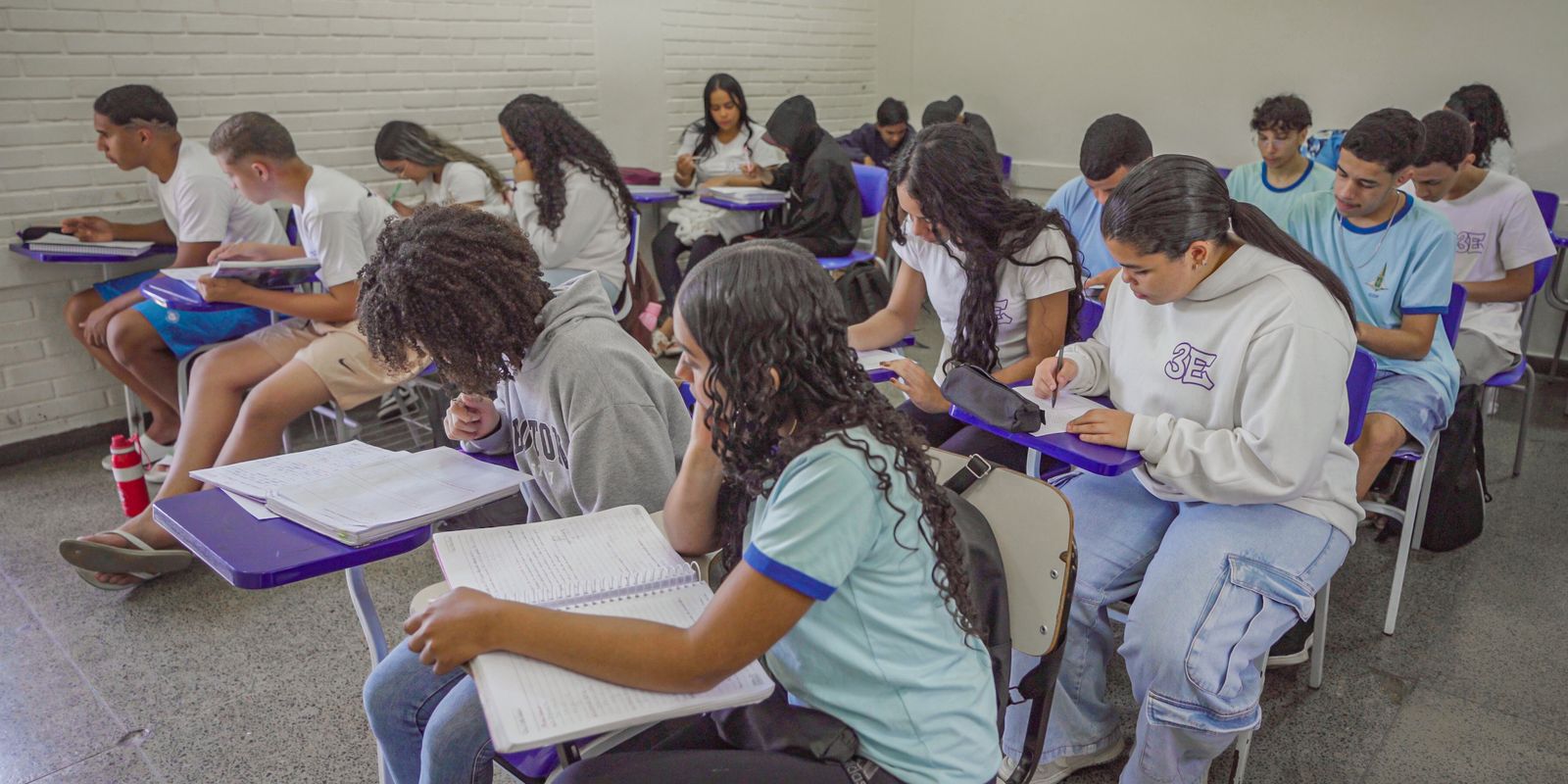 Estudantes de escolas públicas exigem melhorias na educação do país