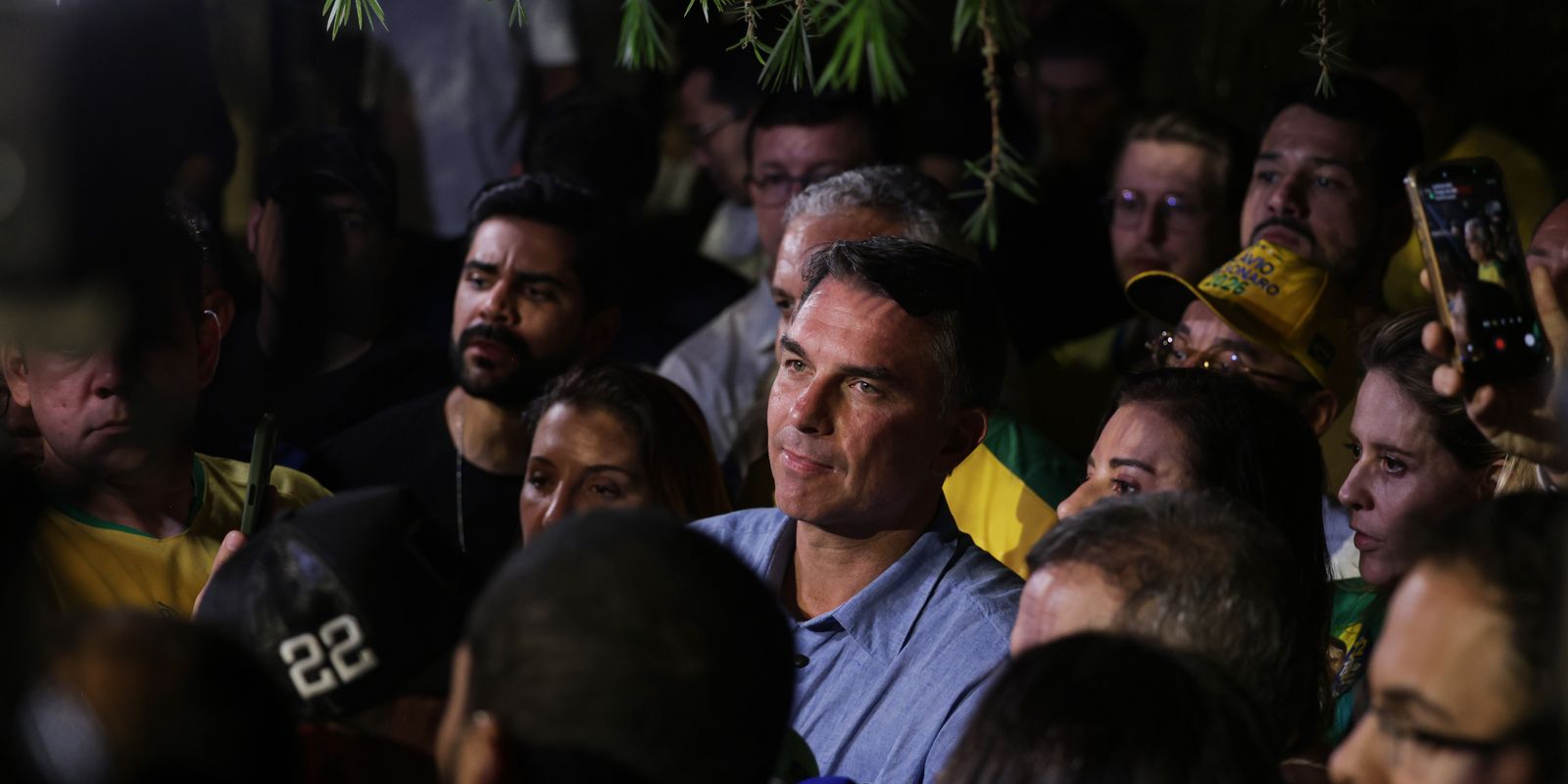 Flávio Bolsonaro impõe condições ao TSE para liberar sigilos bancários