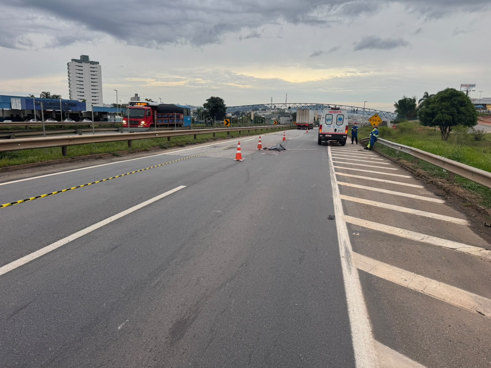 Atropelamento na BR-262 em Nova Serrana deixa homem morto e motorista foragido