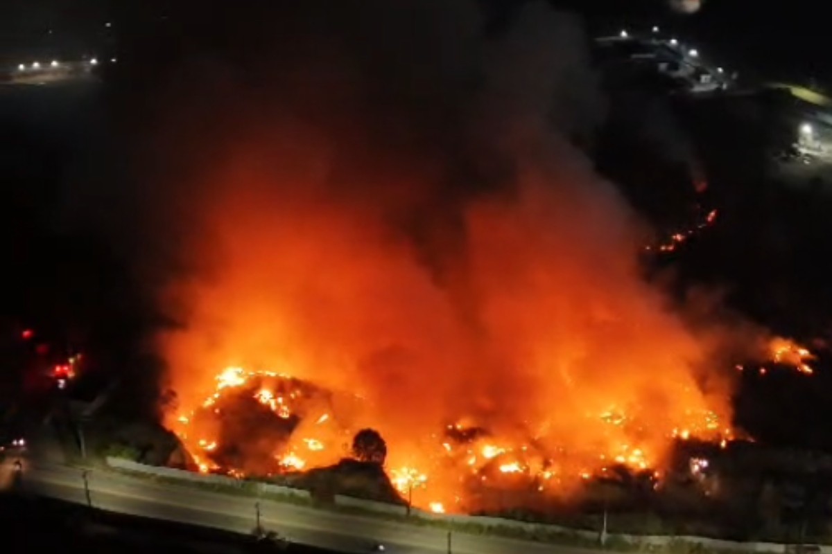 Incêndio em Manaus atinge vegetação e continua ativo nesta quarta-feira