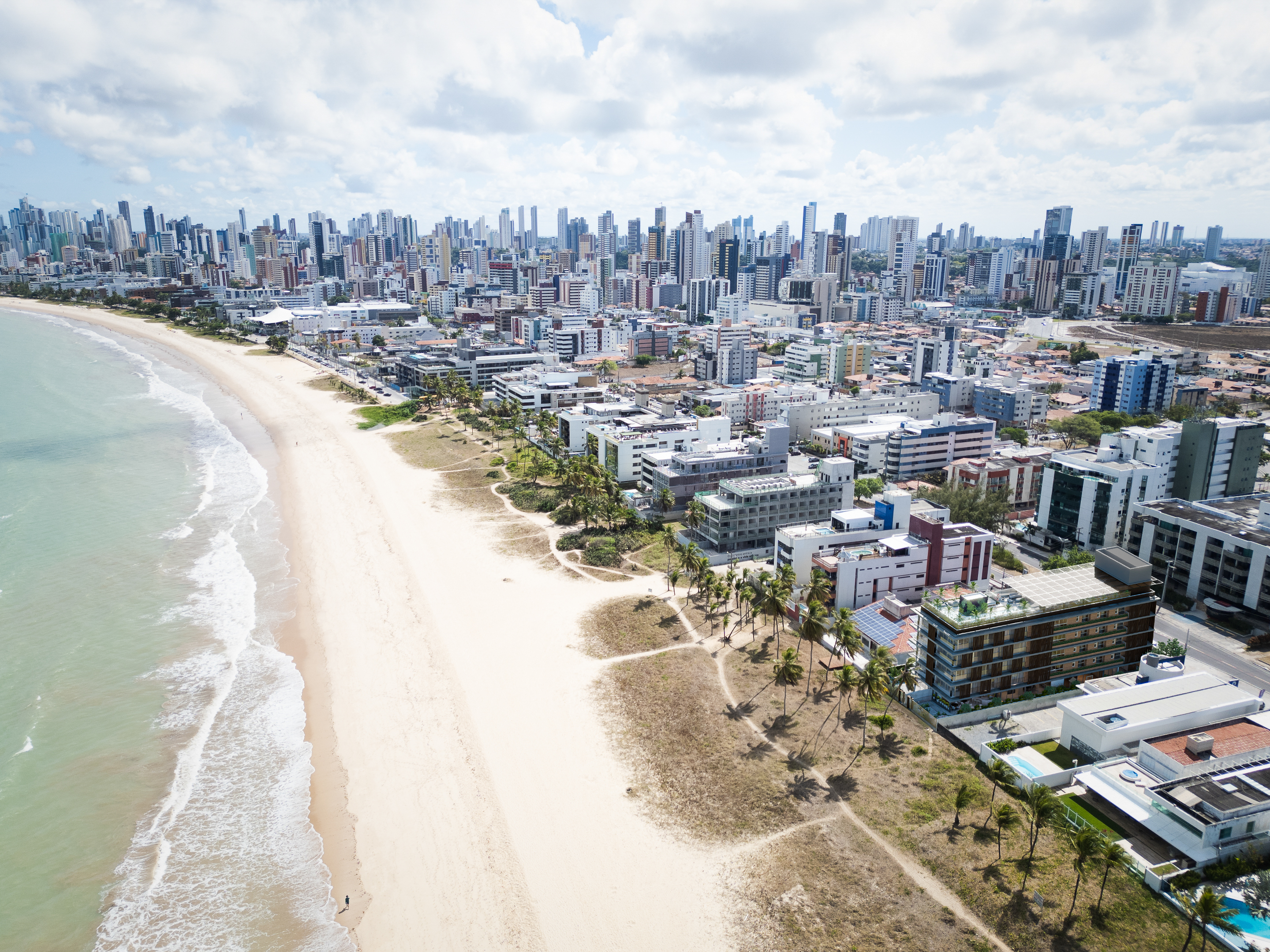 Justiça impõe limite para novas ligações de esgoto na orla de João Pessoa