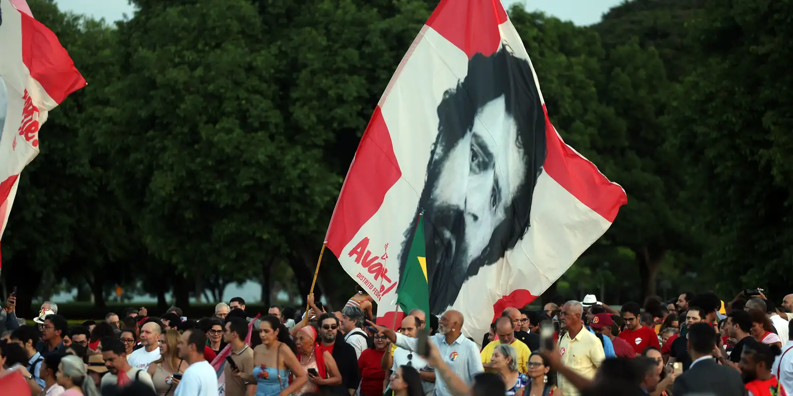 Eleitores idosos celebram aniversário de Lula no Palácio do Alvorada
