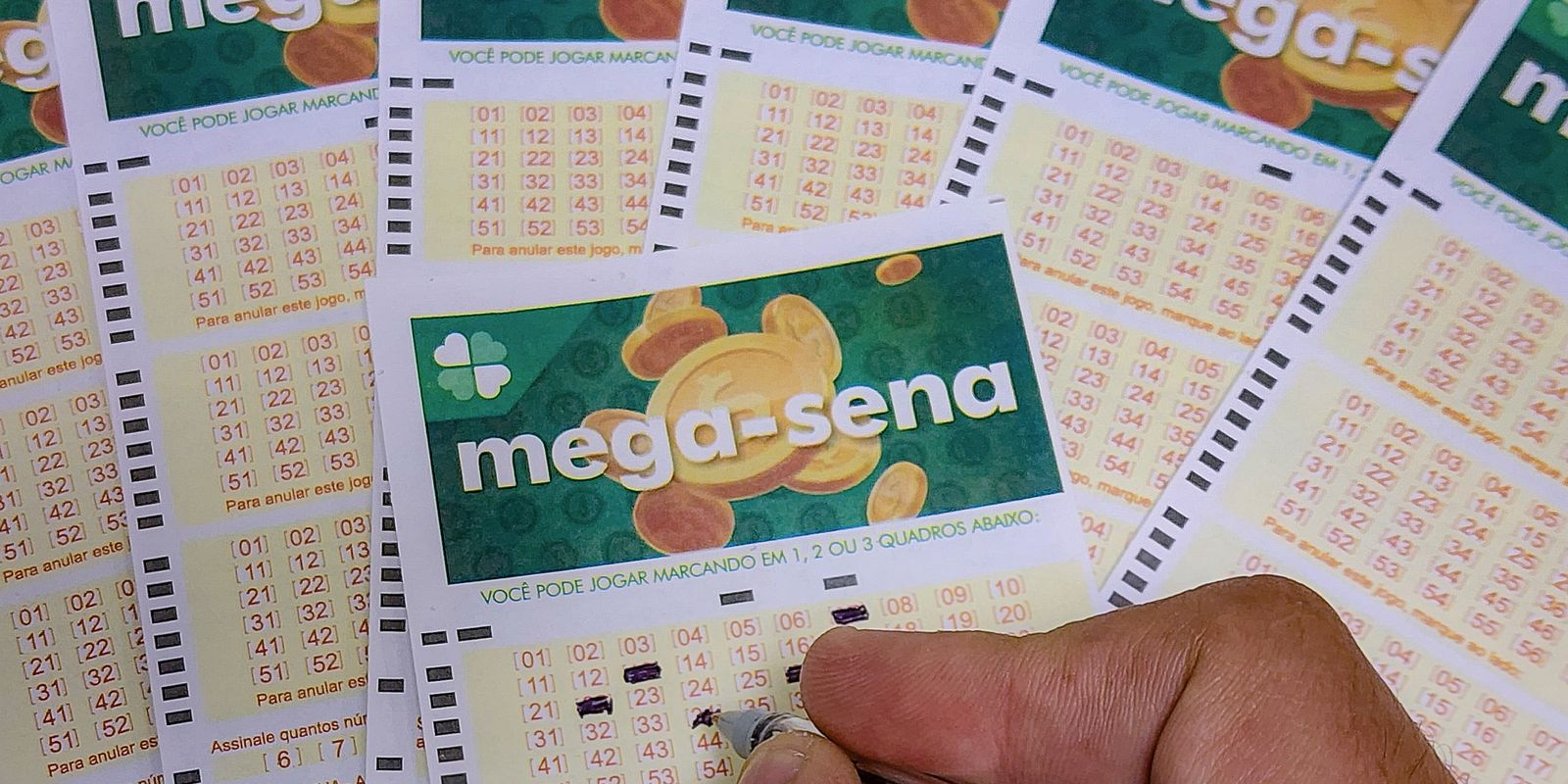 Mega-sena acumula e prêmio principal dispara para R$ 320 milhões