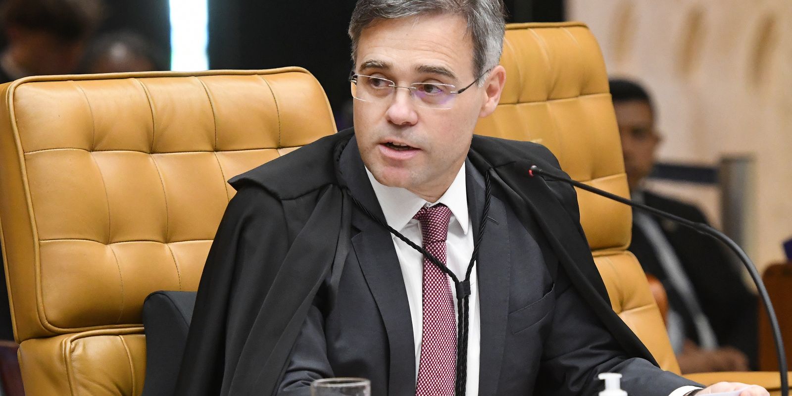 Deputados devem apagar vídeo contra Flávio Bolsonaro por decisão do TSE