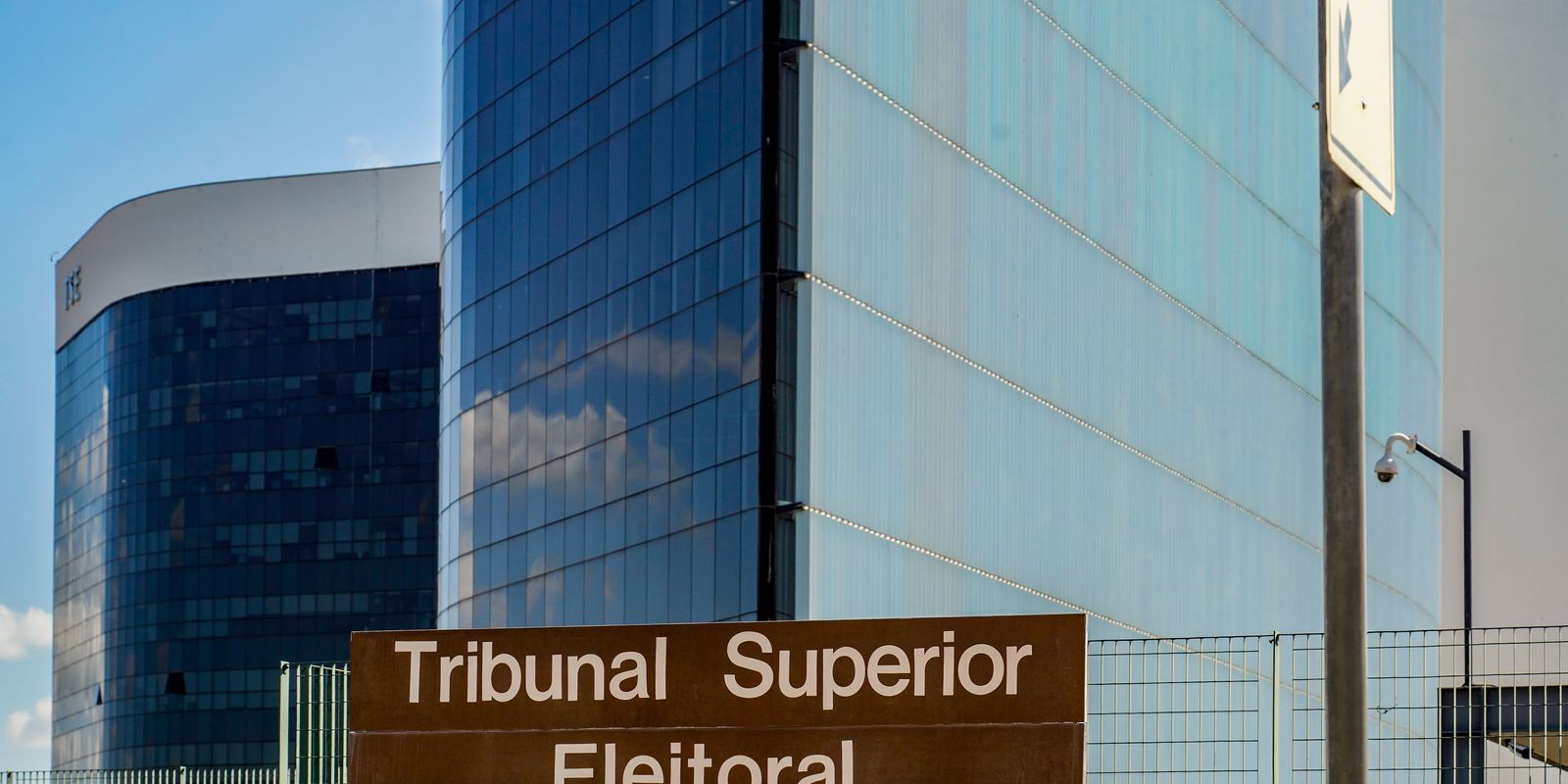 TSE proíbe suspensão do canal Exército do Lula em nova decisão