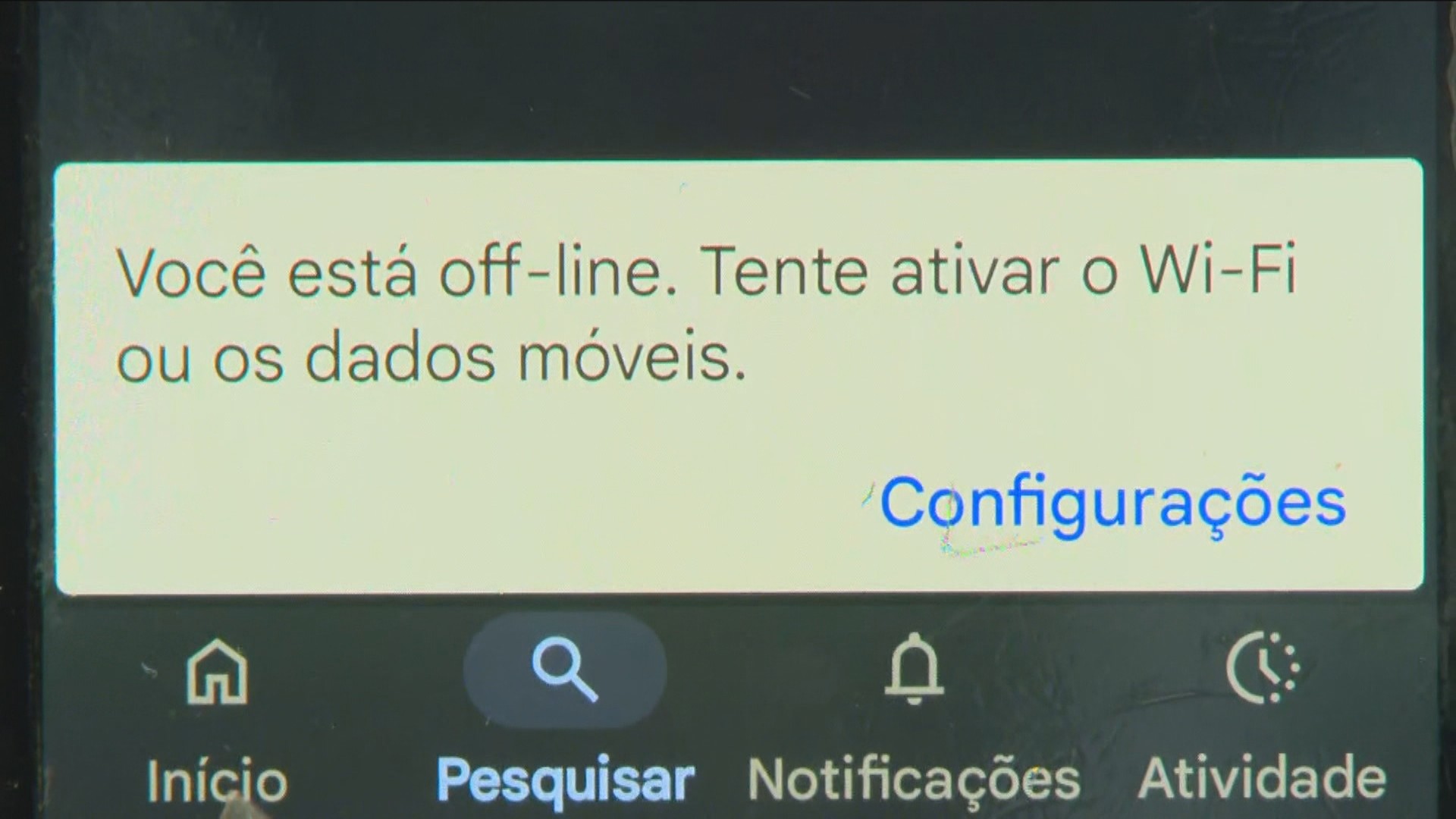 Moradores do rio de janeiro relatam controle do tráfico sobre a internet