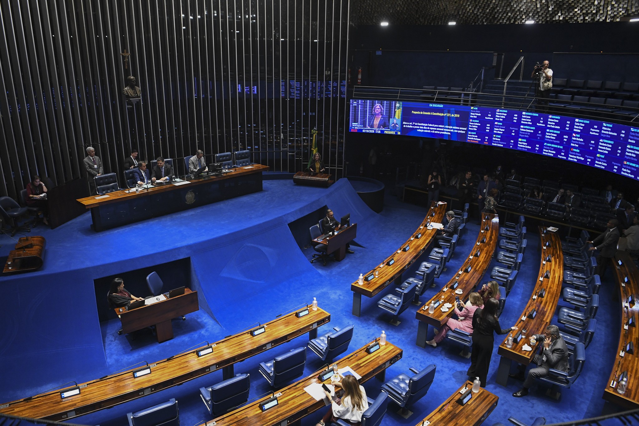 Senado aprova proposta sobre o fim da escala 6x1 em votação histórica