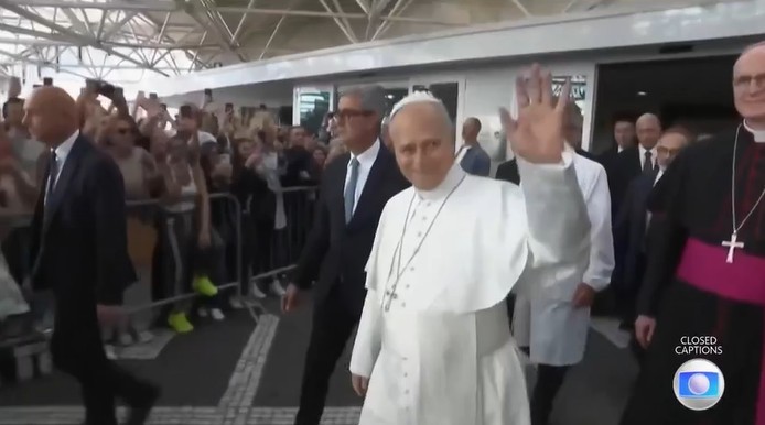 Papa Leão XIV recebe alta hospitalar após cirurgia de câncer no pulmão