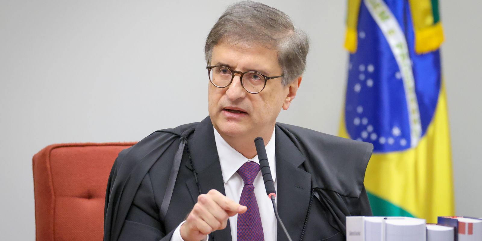 PGR afasta abuso de autoridade em pedido de André Mendonça contra Moraes