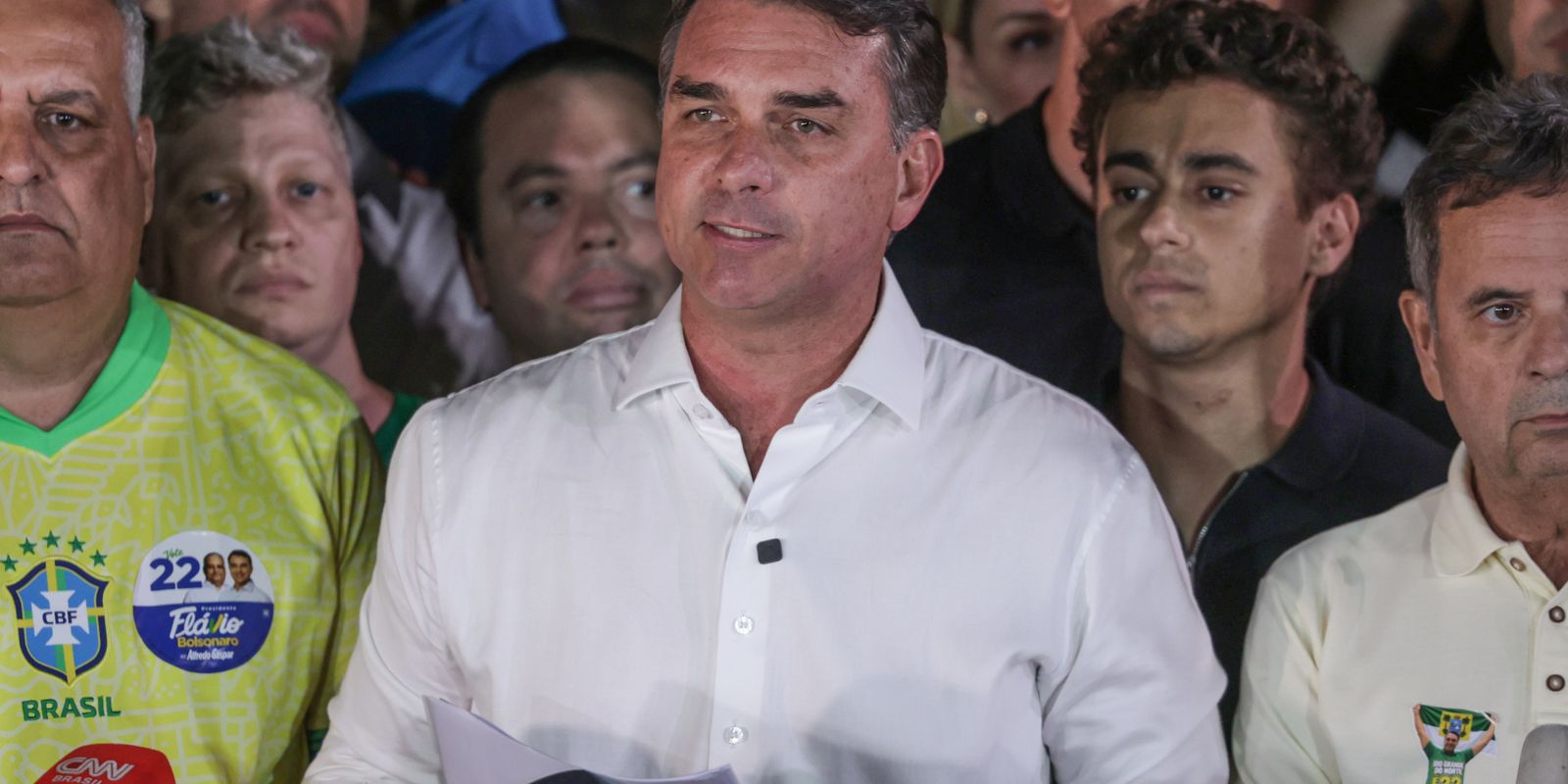 Polícia federal cancela passaportes de flávio bolsonaro após descumprimento