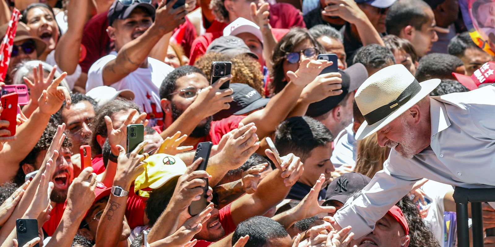Presidente do TSE liga para Lula e parabeniza reeleição