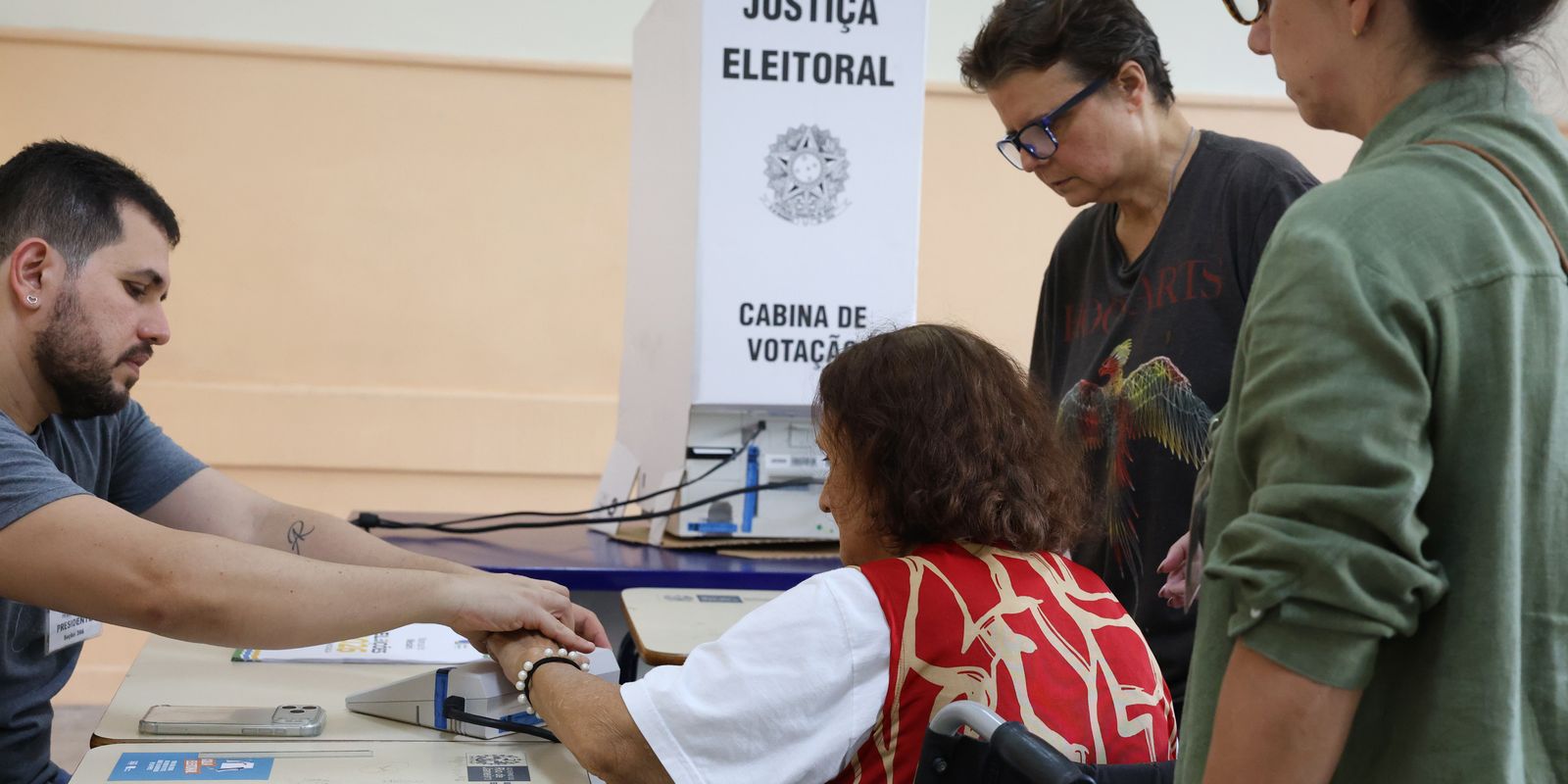 Primeiro turno das eleições registra alta de 43% em eleitores idosos