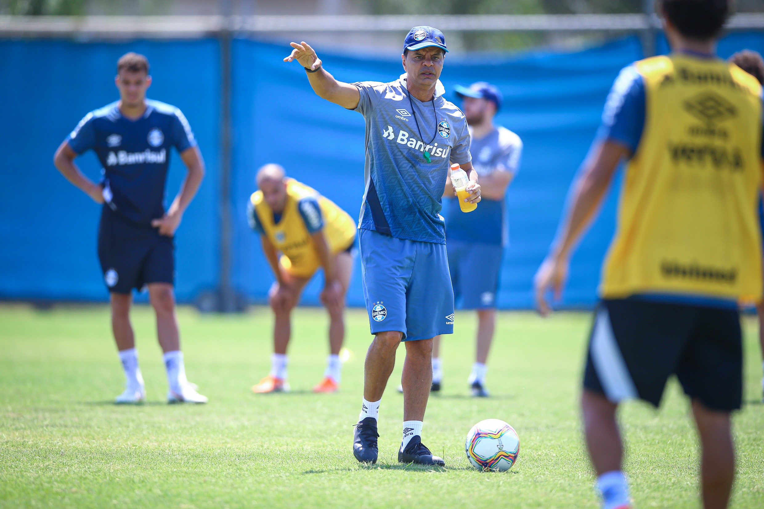 Auxiliar técnico do Grêmio é preso ao desembarcar em Porto Alegre