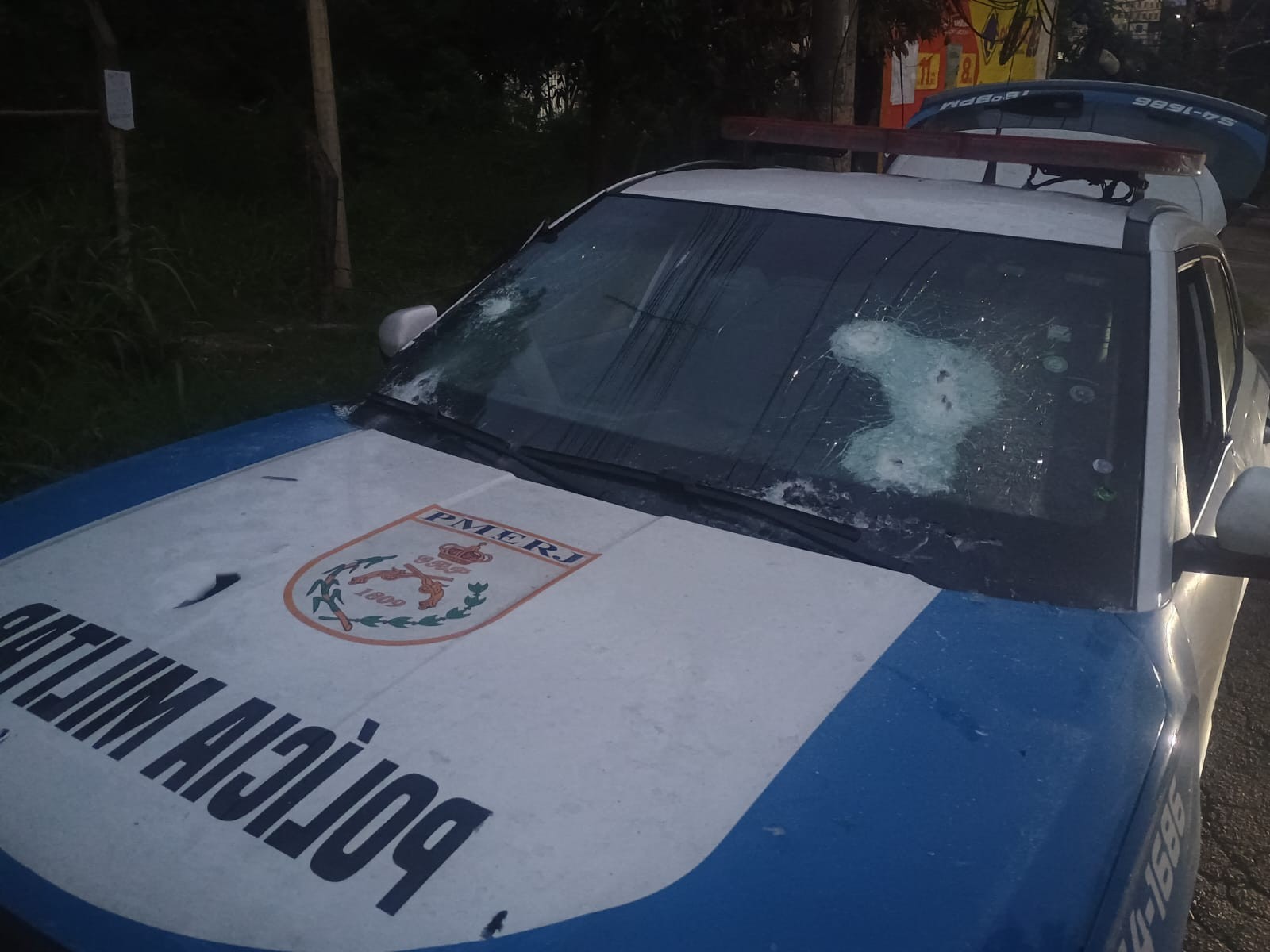 Tiroteio na Gardênia Azul deixa PM do Bope morto e quatro agentes feridos