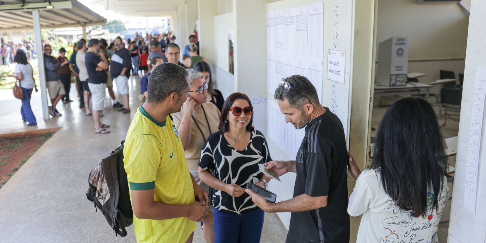 Direito ao voto no dia da eleição garante ausência sem desconto salarial