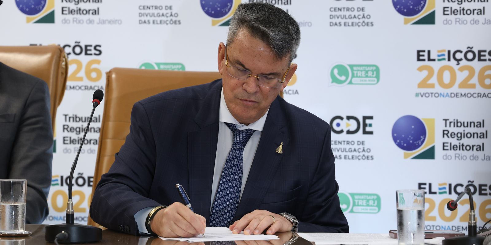 TRE-RJ decide pedir tropas federais para o segundo turno