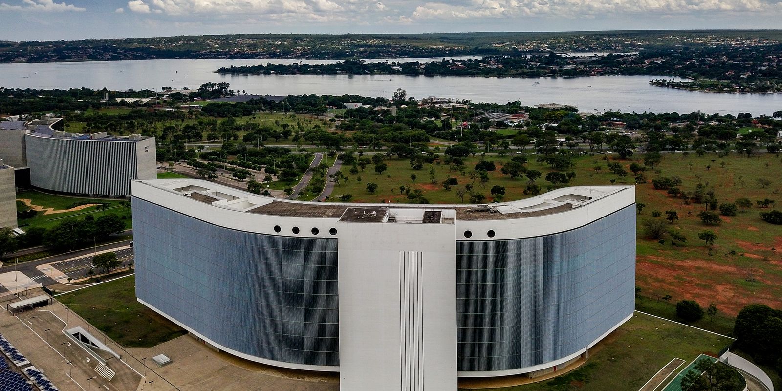 TSE exige igualdade em inteligência artificial da Meta após falha com Lula
