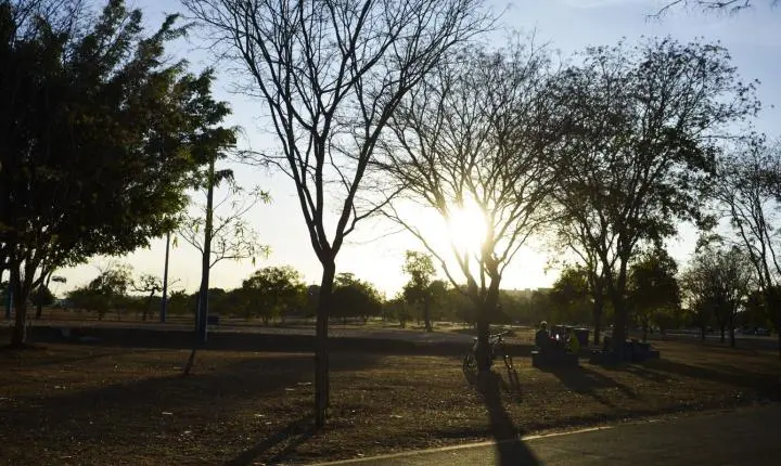 Previsão do tempo indica calor e chuva em grande parte do país nesta quarta-feira