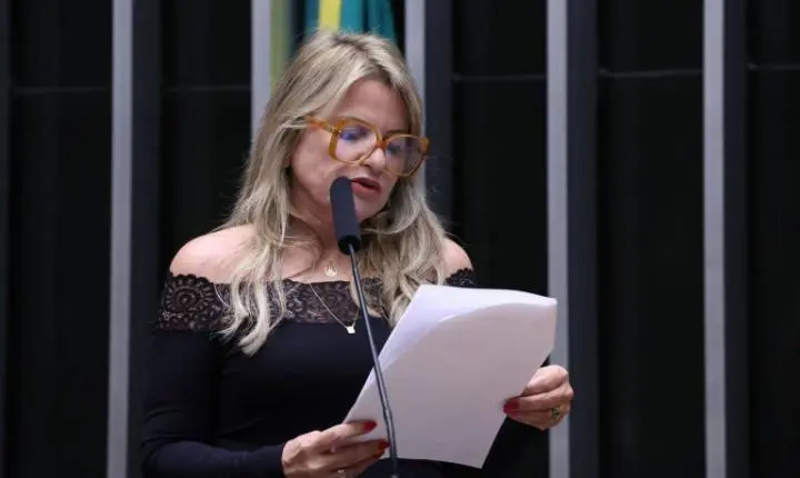 Câmara aprova consultas no SUS para orientação sobre saúde reprodutiva de meninas e meninos