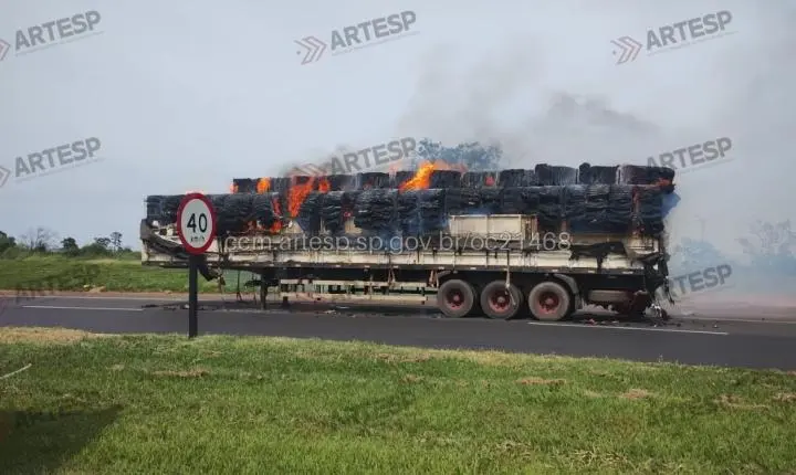 Incêndio em carreta interdita acesso de rodovia em Tupi Paulista