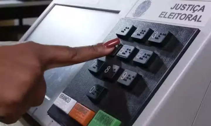 Distribuição de urnas eletrônicas para as eleições 2026 começa em Belo Horizonte