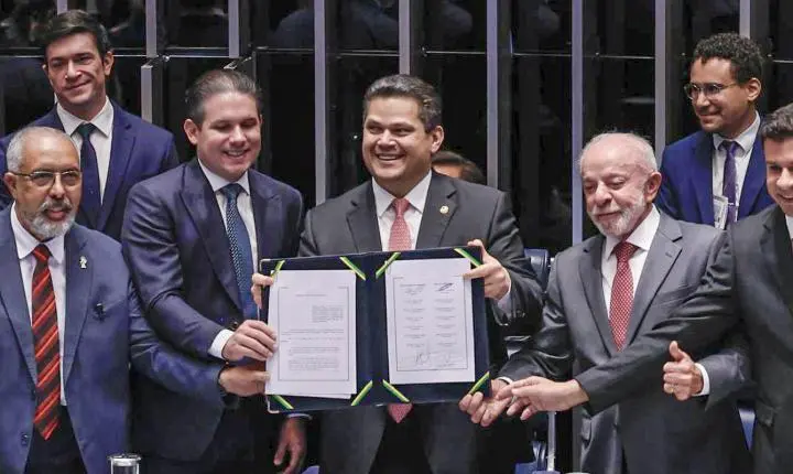 Congresso promulga nova escala 5x2 e fim da jornada 6x1 no Brasil