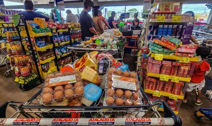 Proibição das bets impulsiona varejo alimentar no Brasil, aponta Abras
