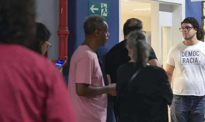 Justiça Eleitoral alerta para o horário de votação em todo o país