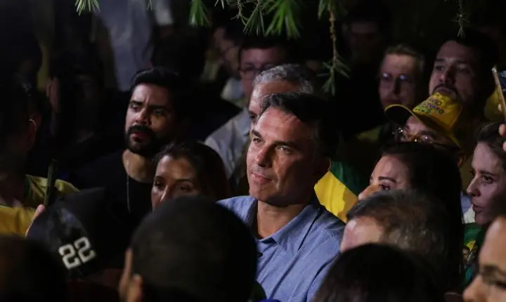 Flávio Bolsonaro impõe condições ao TSE para liberar sigilos bancários