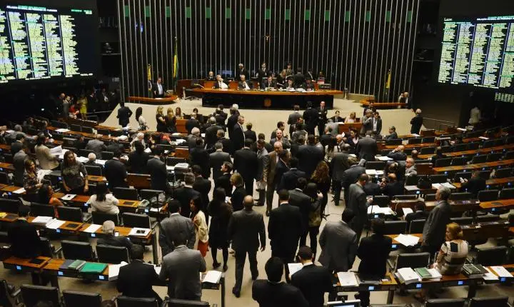 Henderson Pinto tem quase 100 mil votos e fica fora da Câmara