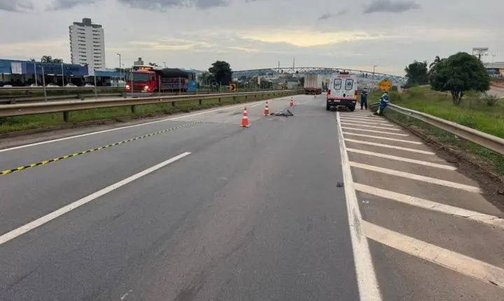 Atropelamento na BR-262 em Nova Serrana deixa homem morto e motorista foragido