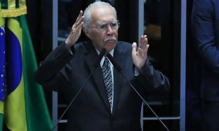 José Sarney é internado em UTI em São Luís após passar por cirurgia