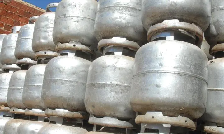 Justiça bloqueia R$ 327 mi de facção por venda ilegal de gás de cozinha