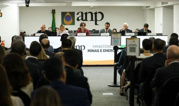 Leilão da ANP fatura R$ 3 bilhões com a venda de 49 blocos de petróleo