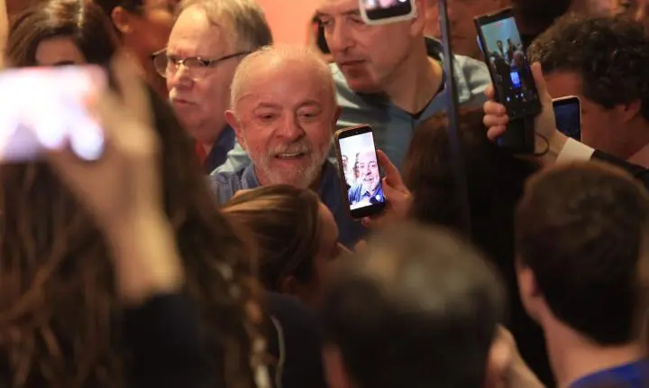 Lula agradece apoio nas eleições presidenciais e defende regulação digital