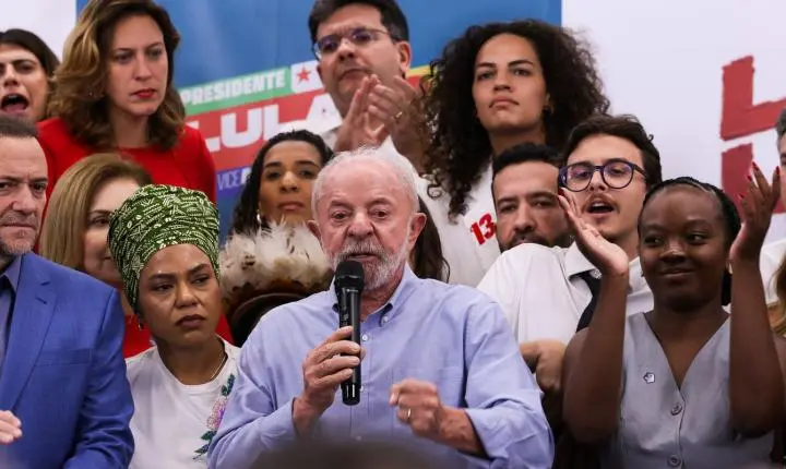 Lula desafia Flávio Bolsonaro a apoiar o fim da escala 6x1 no Congresso
