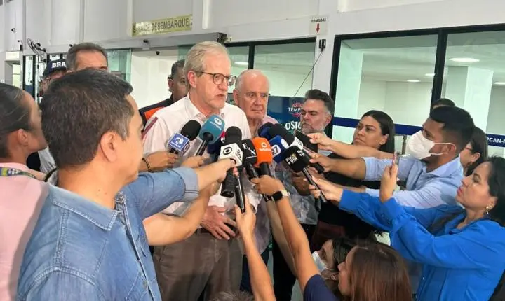 Queimadas no AM são mais graves do que o imaginado, afirma ministro