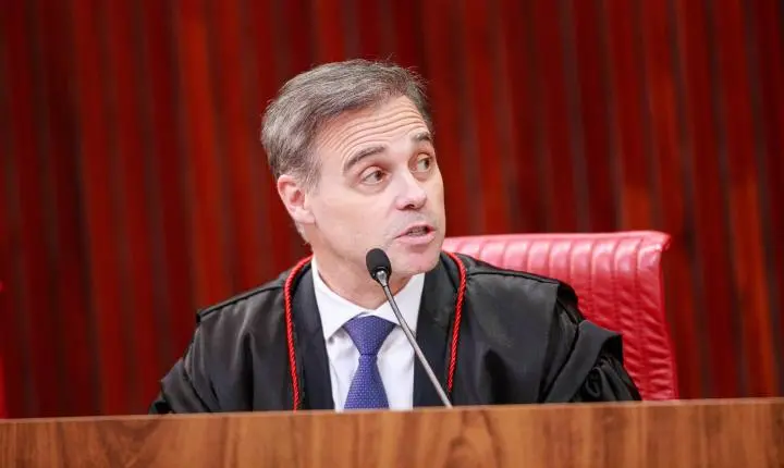 André Mendonça proíbe PT de impulsionar vídeo contra Flávio Bolsonaro