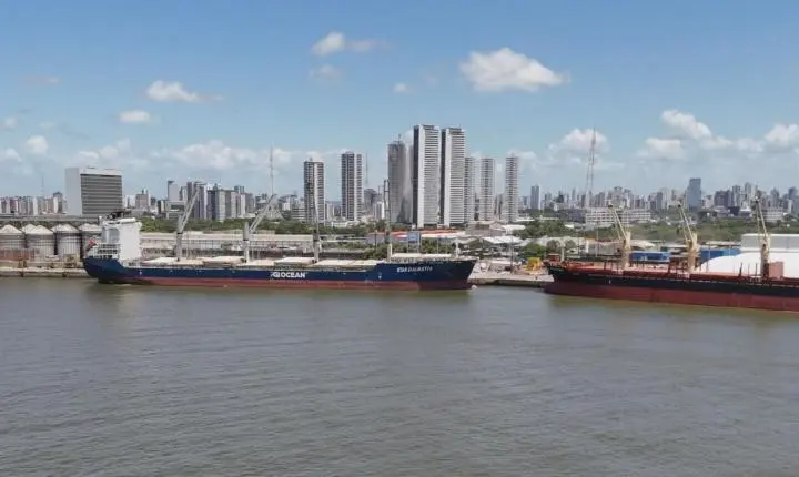 Pescadores apontam prejuízos na dragagem do Porto do Recife e MPF investiga