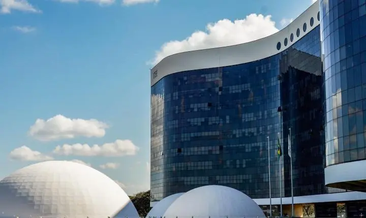 TSE nega pedido da campanha de Flávio Bolsonaro para barrar posts de sindicatos